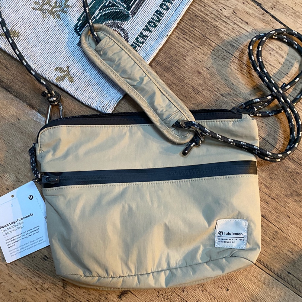 Lululemon patch Logo crossbody bag